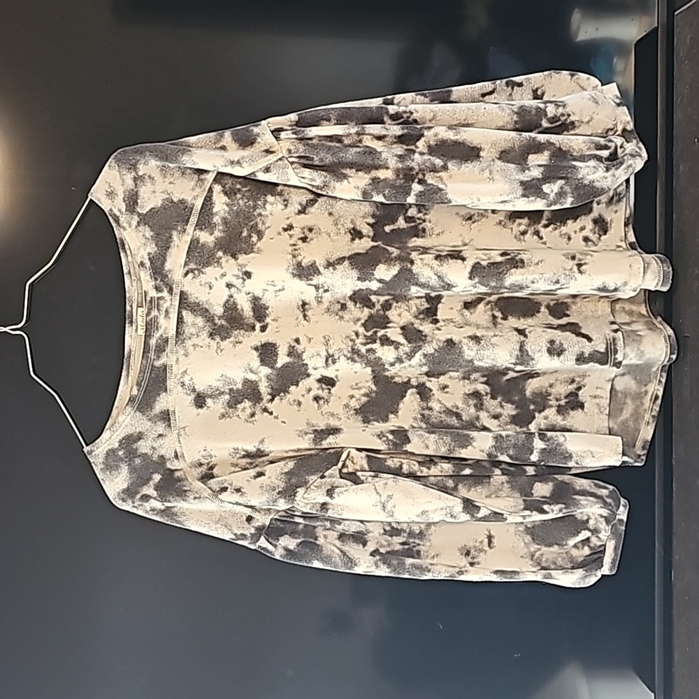 3 For $12 Moda long sleeve shirt
